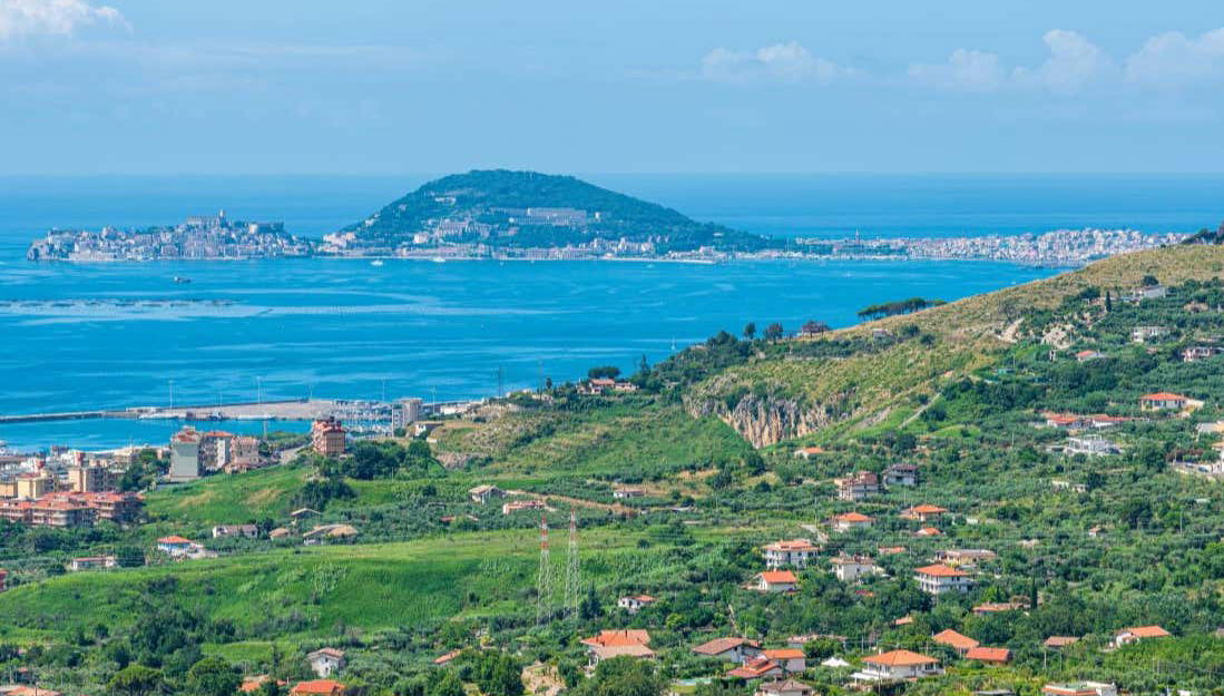 Paseo en barco por la península de Gaeta - Foto 1