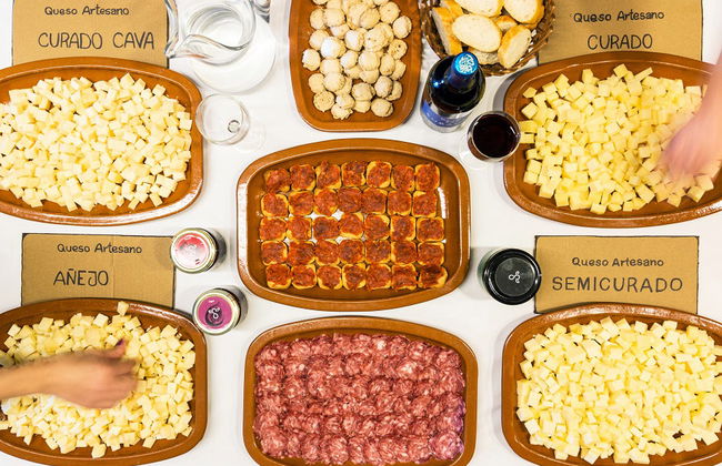 Subaida: Visita guiada a una fábrica de quesos con degustación - Foto 2