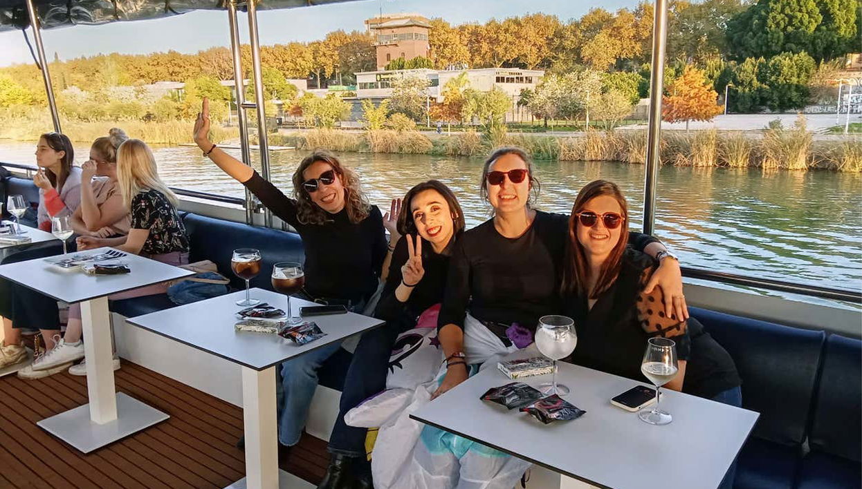 Paseo en barco por Sevilla con comida - Foto 1