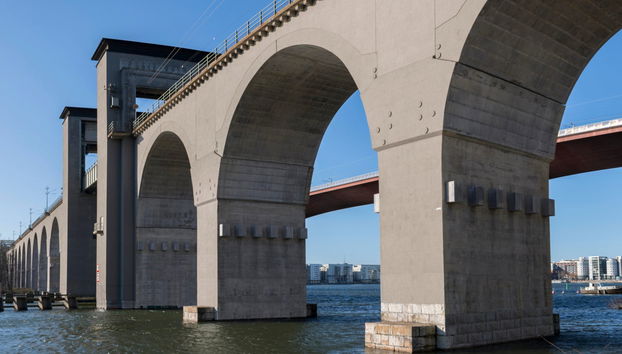 Passeio de barco sob as pontes de Estocolmo - Foto 3