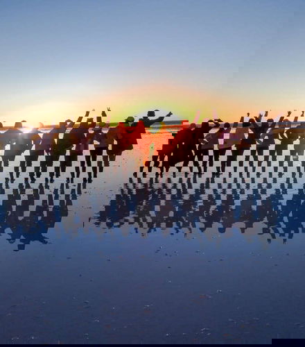 Foto de Excursión privada al salar de Uyuni al amanecer