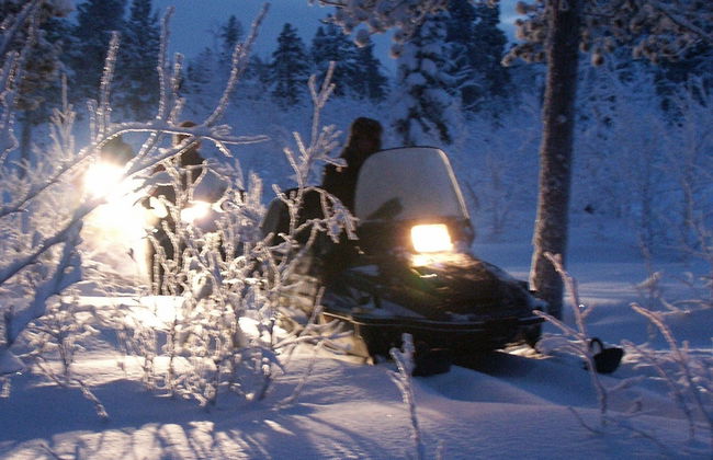 Paseo en moto de nieve bajo la aurora boreal - Foto 2
