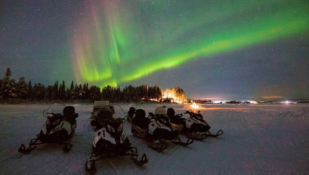 Paseo en moto de nieve bajo la aurora boreal - Foto 5