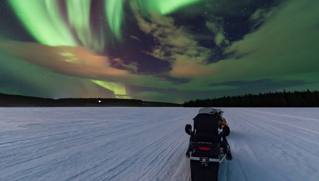 Paseo en moto de nieve bajo la aurora boreal - Foto 4