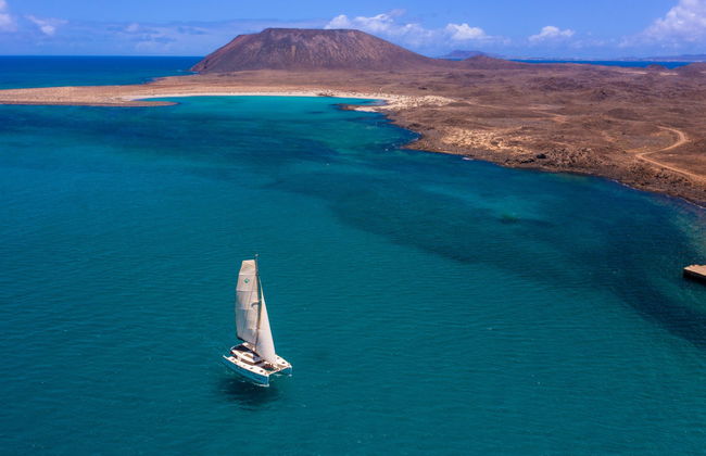 Alquiler de barco con patrón en Corralejo - Foto 3