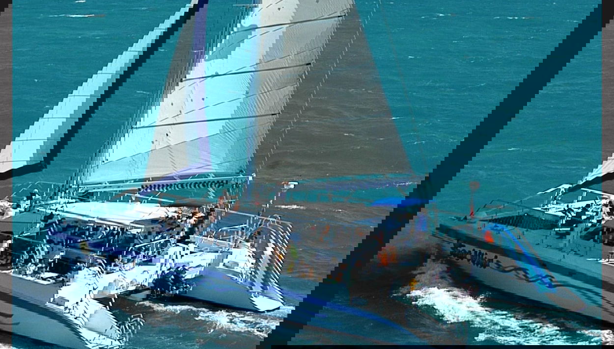 Catamaran Yacht Cruise to Icacos Island - Foto 1