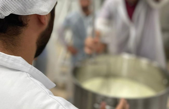 Visita a una fábrica de queso con degustación y taller - Foto 2