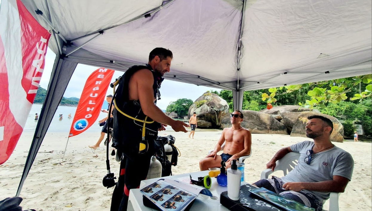 Ubatuba Beginner Scuba Diving - Photo 1