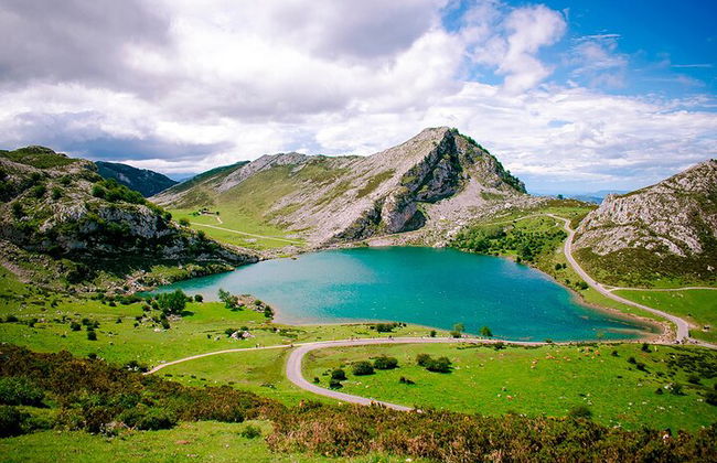 Tour a Lagos de Covadonga, Cangas de Onís e Lastres da Oviedo - Foto 1