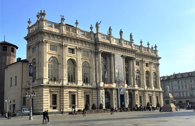 Torino barocca: esplora Piazza Castello con un tour audio autoguidato - Foto 1