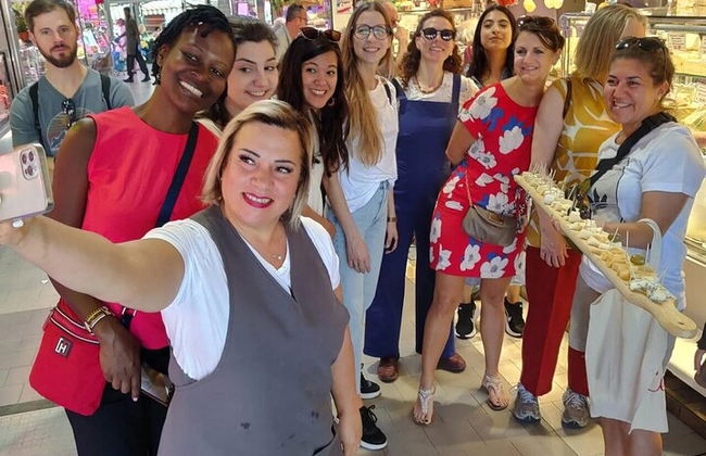 Tour del mercato di Torino e autentico aperitivo italiano a casa di un locale - Foto 1