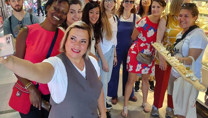 Tour del mercato di Torino e autentico aperitivo italiano a casa di un locale - Foto 1