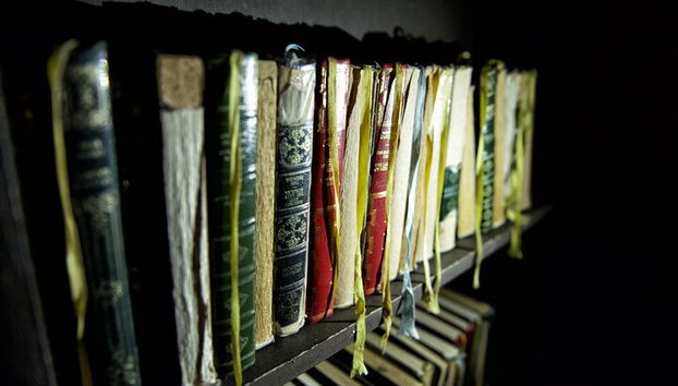 Alte Bücher im Haunted House Escape Room