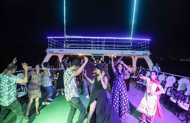 Crucero por la noche en Sharm El Sheikh y entretenimiento con danza del vientre - Foto 1