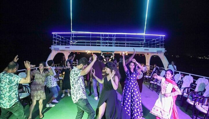 Crucero por la noche en Sharm El Sheikh y entretenimiento con danza del vientre - Foto 1