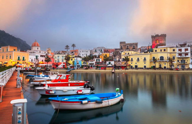 Escursione a Procida + Giro in barca sulla costa di Ischia - Foto 1