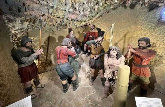 Visita guiada por el Museo Parroquial y la Cueva de los Judíos - Foto 2