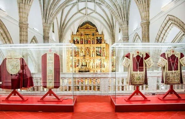 Visita guiada por el Museo Parroquial y la Cueva de los Judíos - Foto 6