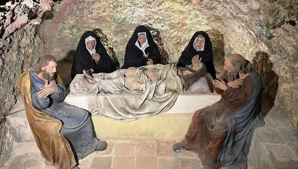 Visita guiada por el Museo Parroquial y la Cueva de los Judíos - Foto 1