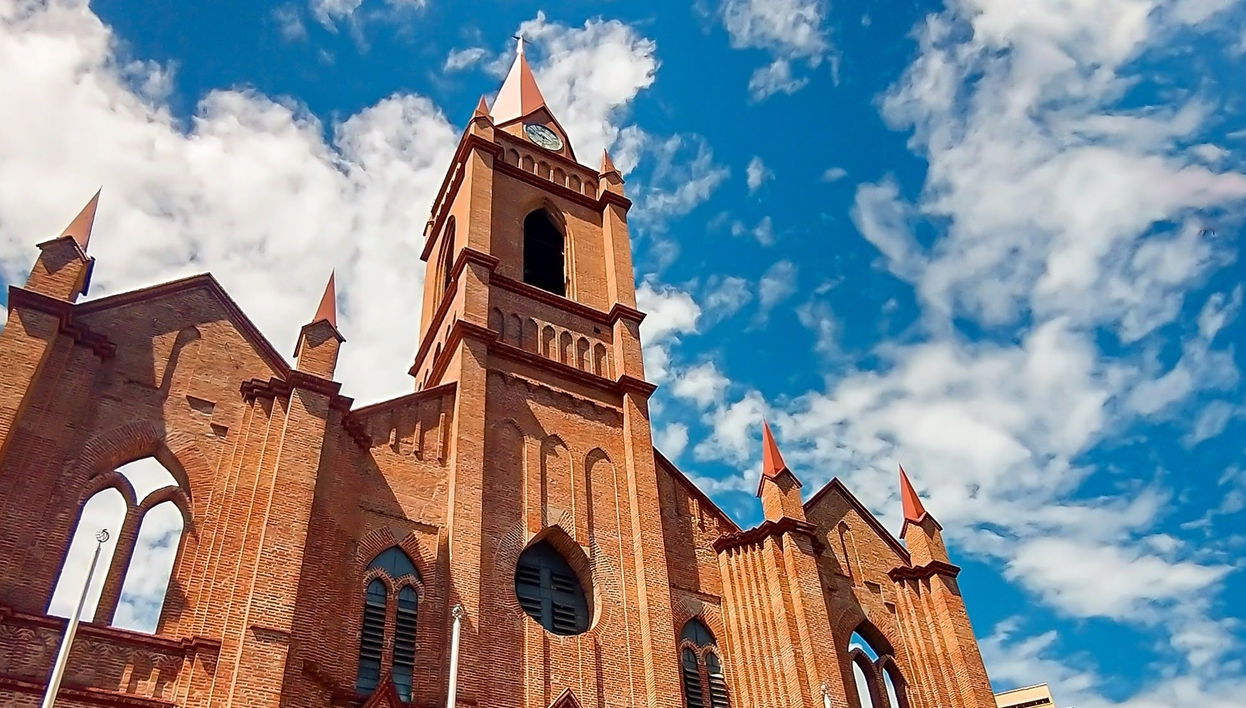 Scenic Night Tour of Neiva + Folkloric Dance Class
