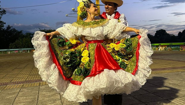 Learn the basic steps of typical folkloric dances in Huila