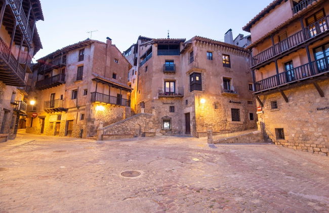 Visite dans Albarracín au coucher du soleil - Photo 1