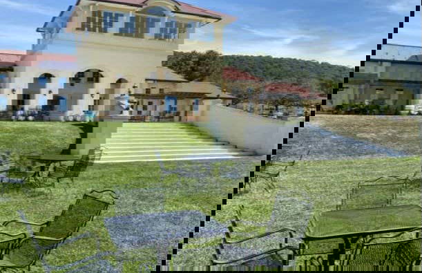 Virginia Wineries Tour - Photo 2