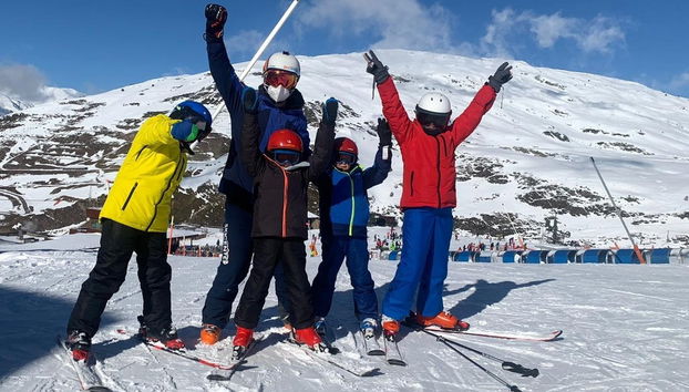 Curso privado de esquí o snowboard en Valdesquí - Foto 2