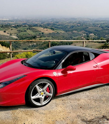 Foto - Guida di una Ferrari a Maranello