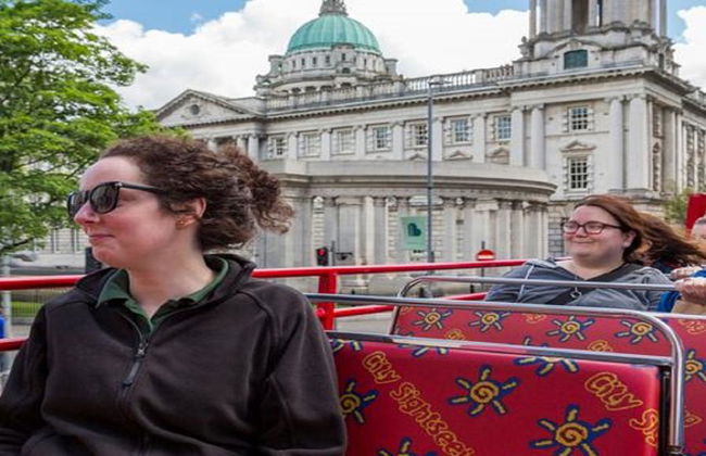 Game of Thrones Film Locations and Giants Causeway Tour con Biglietto Hop-on Hop-off Opzionale - Foto 2