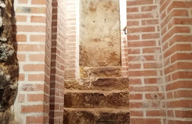 Visita a la bodega subterránea La Cárcel - Photo 2