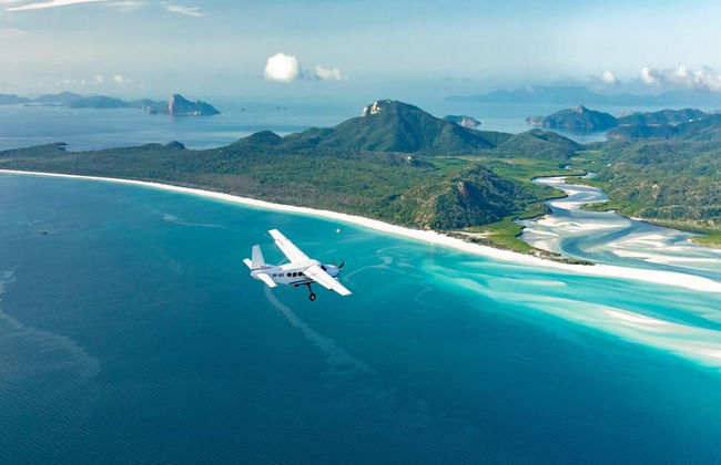 Vuelo panorámico de 60 minutos sobre Whitehaven Beach, Hill Inlet y Heart Reef - Foto 3