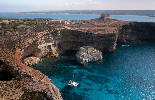 Paseo en barco al atardecer por Comino y la Laguna Azul - Foto 4