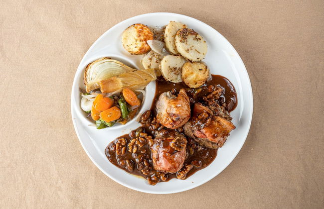 Cena con espectáculo folclórico en Mosta - Foto 7