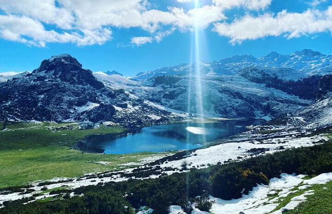 Visite privée d'Oviedo à Covadonga, lacs et villages de marins - Photo 1