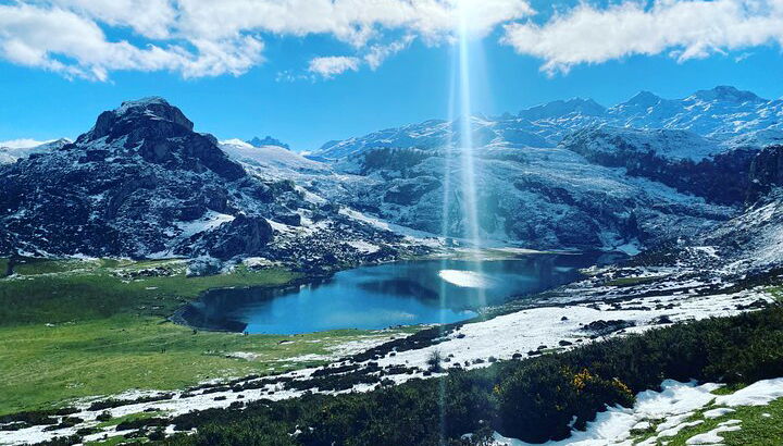 Visite privée d'Oviedo à Covadonga, lacs et villages de marins - Photo 1