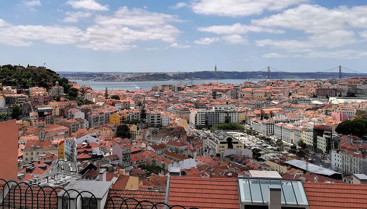 One Way Porto a Lisboa, a través de Aveiro, Nazare, Alcobaca y Obidos - Foto 1