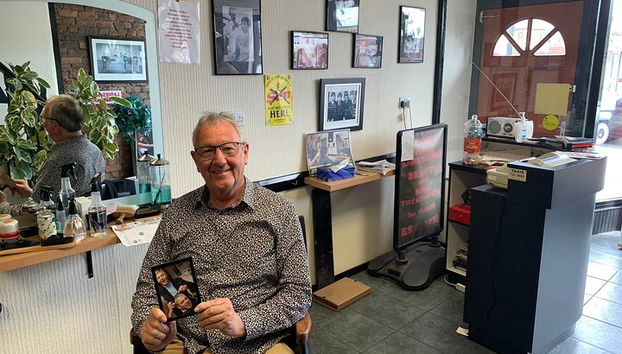 Voir à l'intérieur du célèbre Penny Lane Barbers.