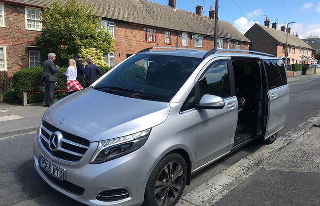 El "Carpool Karaoke" de los Beatles de 2 horas incluye una bebida en el "Phil" - Foto 1