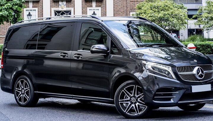 Trasferimento di arrivo: dall'aeroporto di Lione LYS alla città di Lione in furgone di lusso - Foto 1