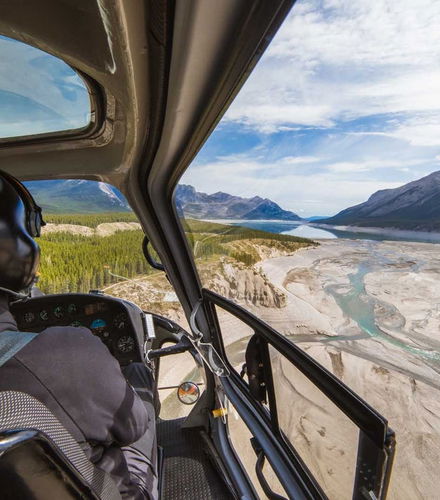 Foto de Paseo en helicóptero por las Montañas Rocosas