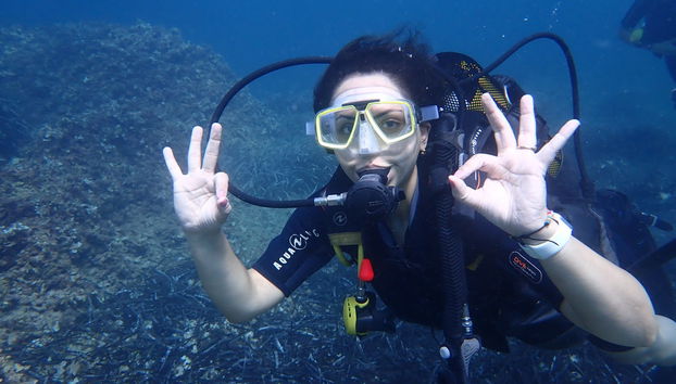 Bautismo de buceo en la Reserva Marina Cala Delta - Foto 3