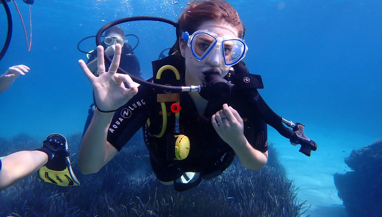 Bautismo de buceo en la Reserva Marina Cala Delta - Foto 1