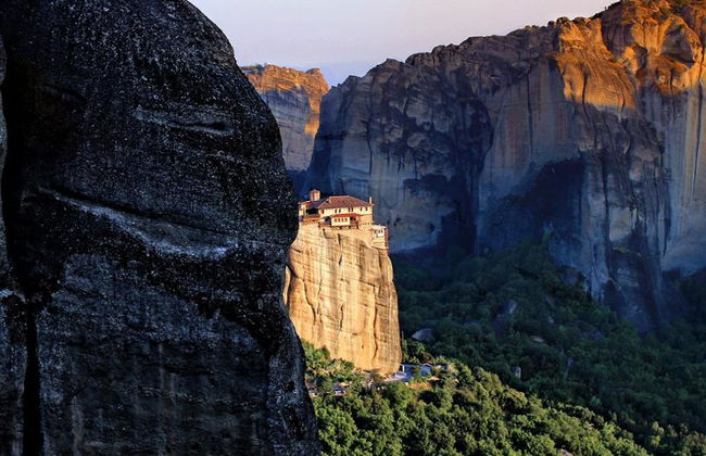 Meteora Monasteries Day Trip and 24 hour City Sightseeing Thessaloniki Hop-On Hop-Off Bus Tour - Foto 3