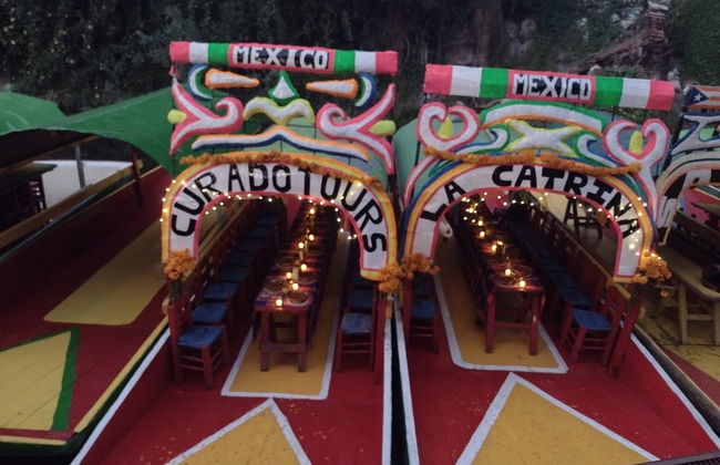 Tour del Día de Muertos por Xochimilco con cena - Foto 1