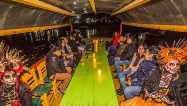 Tour del Día de Muertos por Xochimilco con cena - Foto 2
