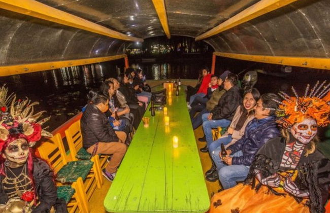 Tour del Día de Muertos por Xochimilco con cena - Foto 2