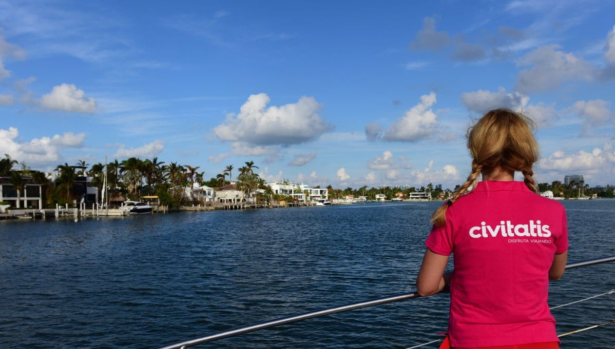 Paseo en barco por Las Casas de los Famosos - Foto 1