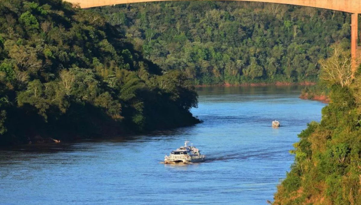 Paseo en catamarán al atardecer - Foto 1