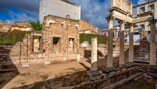 Tour de Mérida al completo con entradas - Foto 3